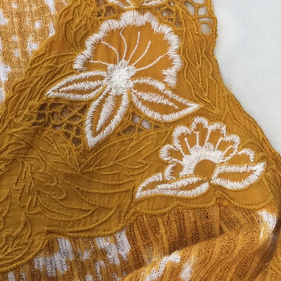 Lucky Brand Sleeveless Yellow Gold and While Floral Printed V-Neck Top Size Med - Picture 16 of 16